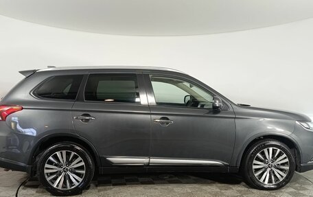 Mitsubishi Outlander III рестайлинг 3, 2019 год, 2 720 000 рублей, 8 фотография