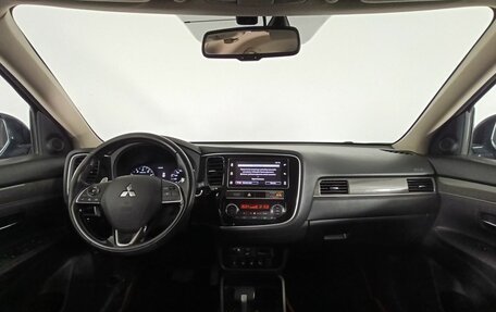Mitsubishi Outlander III рестайлинг 3, 2019 год, 2 720 000 рублей, 10 фотография
