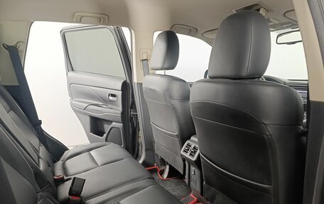 Mitsubishi Outlander III рестайлинг 3, 2019 год, 2 720 000 рублей, 17 фотография