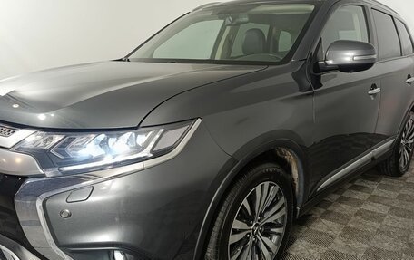 Mitsubishi Outlander III рестайлинг 3, 2019 год, 2 720 000 рублей, 21 фотография