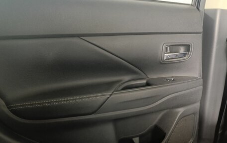 Mitsubishi Outlander III рестайлинг 3, 2019 год, 2 720 000 рублей, 18 фотография