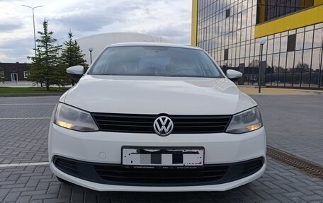 Volkswagen Jetta VI, 2014 год, 900 000 рублей, 2 фотография