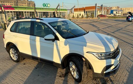 Volkswagen Tiguan II, 2021 год, 2 550 000 рублей, 2 фотография