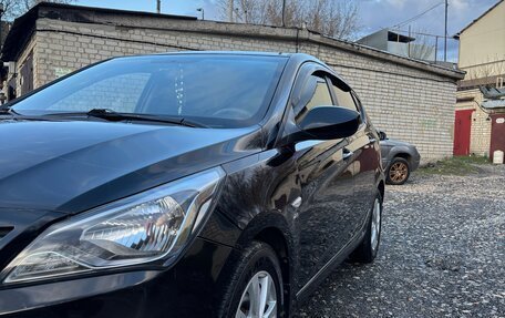 Hyundai Solaris II рестайлинг, 2015 год, 1 000 000 рублей, 3 фотография