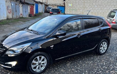 Hyundai Solaris II рестайлинг, 2015 год, 1 000 000 рублей, 7 фотография