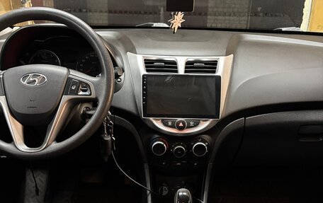 Hyundai Solaris II рестайлинг, 2015 год, 1 000 000 рублей, 16 фотография
