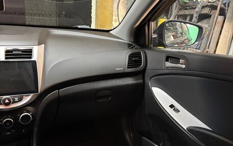 Hyundai Solaris II рестайлинг, 2015 год, 1 000 000 рублей, 17 фотография