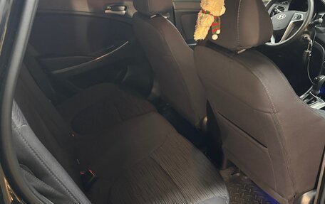Hyundai Solaris II рестайлинг, 2015 год, 1 000 000 рублей, 23 фотография