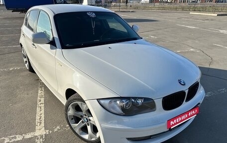 BMW 1 серия, 2010 год, 900 000 рублей, 2 фотография