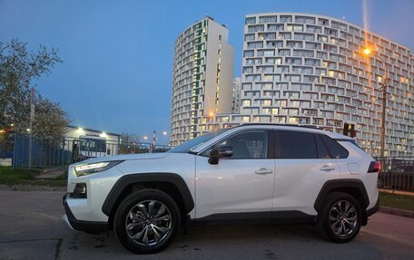 Toyota RAV4, 2024 год, 3 950 000 рублей, 2 фотография