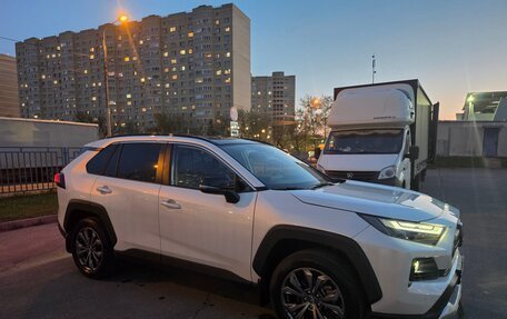Toyota RAV4, 2024 год, 3 950 000 рублей, 8 фотография