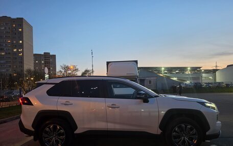 Toyota RAV4, 2024 год, 3 950 000 рублей, 10 фотография