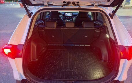 Toyota RAV4, 2024 год, 3 950 000 рублей, 7 фотография
