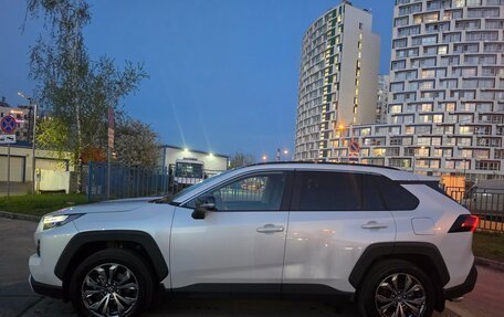 Toyota RAV4, 2024 год, 3 950 000 рублей, 12 фотография