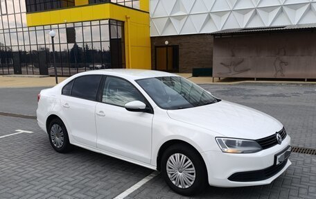 Volkswagen Jetta VI, 2014 год, 900 000 рублей, 4 фотография