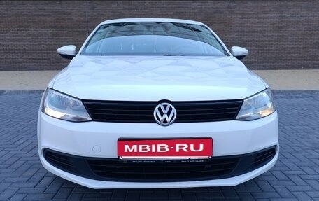 Volkswagen Jetta VI, 2014 год, 900 000 рублей, 2 фотография