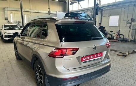 Volkswagen Tiguan II, 2019 год, 2 100 000 рублей, 3 фотография