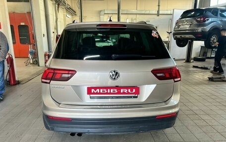 Volkswagen Tiguan II, 2019 год, 2 100 000 рублей, 4 фотография