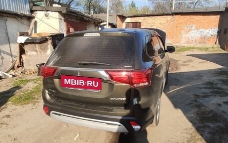 Mitsubishi Outlander III рестайлинг 3, 2019 год, 1 950 000 рублей, 2 фотография