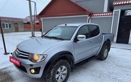 Mitsubishi L200 IV рестайлинг, 2012 год, 1 245 000 рублей, 2 фотография