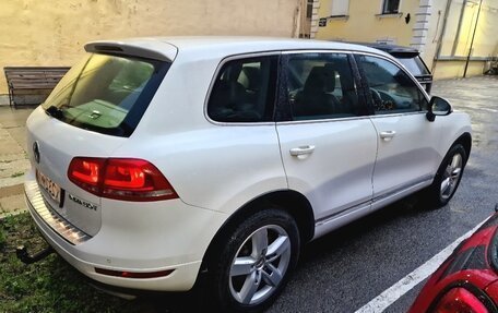 Volkswagen Touareg III, 2011 год, 2 100 000 рублей, 2 фотография