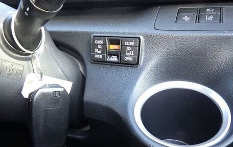 Toyota Sienta II, 2021 год, 980 900 рублей, 6 фотография