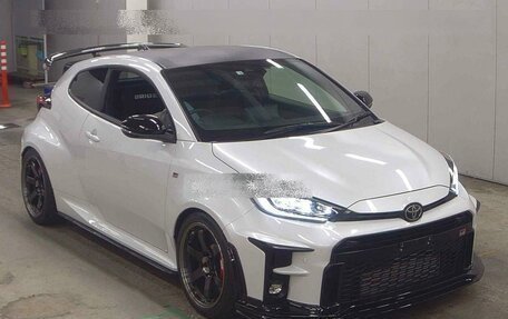 Toyota Yaris, 2020 год, 4 000 000 рублей, 1 фотография