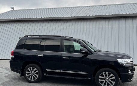 Toyota Land Cruiser 200, 2017 год, 6 850 000 рублей, 5 фотография