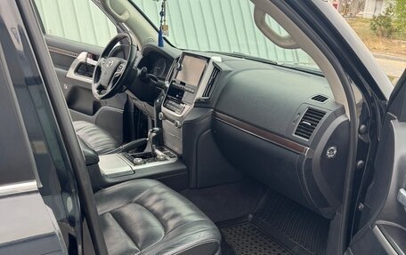 Toyota Land Cruiser 200, 2017 год, 6 850 000 рублей, 10 фотография
