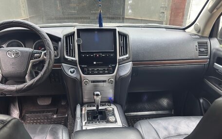Toyota Land Cruiser 200, 2017 год, 6 850 000 рублей, 16 фотография