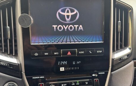 Toyota Land Cruiser 200, 2017 год, 6 850 000 рублей, 14 фотография