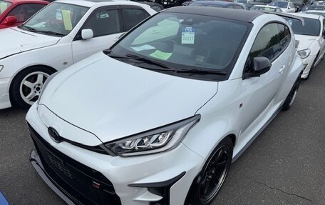 Toyota Yaris, 2020 год, 4 000 000 рублей, 25 фотография