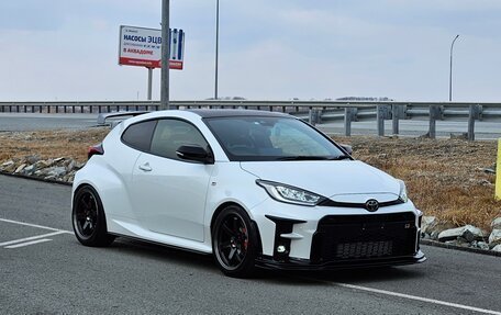 Toyota Yaris, 2020 год, 4 000 000 рублей, 29 фотография