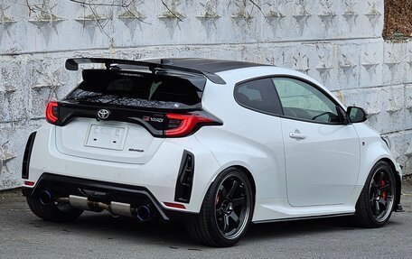 Toyota Yaris, 2020 год, 4 000 000 рублей, 34 фотография