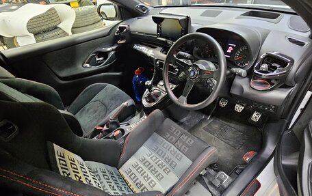 Toyota Yaris, 2020 год, 4 000 000 рублей, 38 фотография