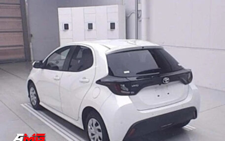 Toyota Yaris, 2022 год, 870 000 рублей, 2 фотография