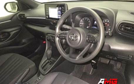 Toyota Yaris, 2022 год, 870 000 рублей, 3 фотография