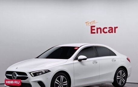 Mercedes-Benz A-Класс, 2022 год, 3 650 000 рублей, 2 фотография