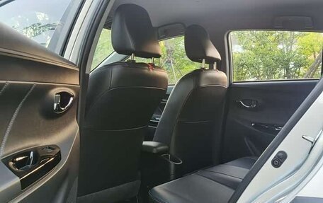 Toyota Yaris XP150 рестайлинг, 2023 год, 1 210 000 рублей, 7 фотография
