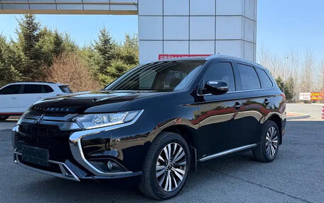 Mitsubishi Outlander III рестайлинг 3, 2022 год, 1 920 555 рублей, 1 фотография