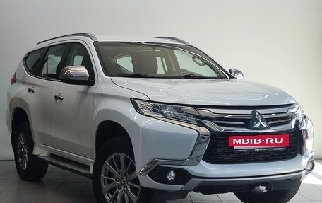 Mitsubishi Pajero Sport III рестайлинг, 2019 год, 2 800 000 рублей, 3 фотография