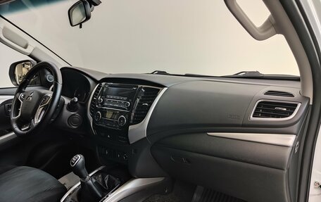 Mitsubishi Pajero Sport III рестайлинг, 2019 год, 2 800 000 рублей, 19 фотография