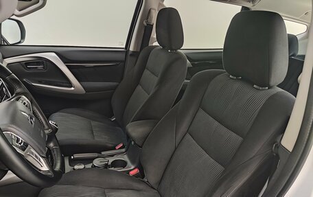 Mitsubishi Pajero Sport III рестайлинг, 2019 год, 2 800 000 рублей, 16 фотография
