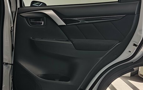Mitsubishi Pajero Sport III рестайлинг, 2019 год, 2 800 000 рублей, 33 фотография