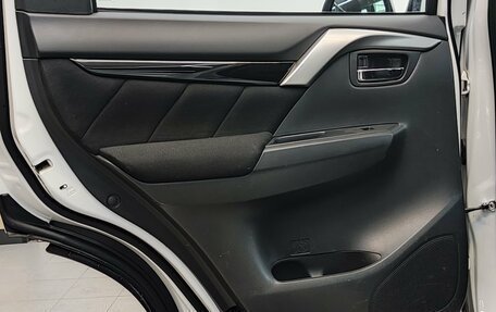 Mitsubishi Pajero Sport III рестайлинг, 2019 год, 2 800 000 рублей, 32 фотография