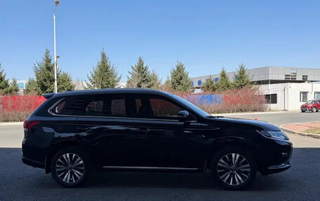 Mitsubishi Outlander III рестайлинг 3, 2022 год, 1 920 555 рублей, 10 фотография