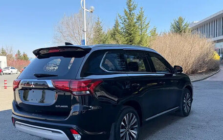Mitsubishi Outlander III рестайлинг 3, 2022 год, 1 920 555 рублей, 12 фотография