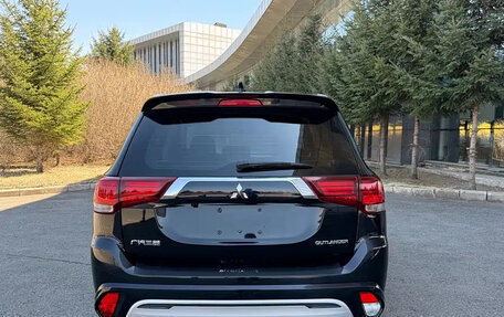 Mitsubishi Outlander III рестайлинг 3, 2022 год, 1 920 555 рублей, 11 фотография