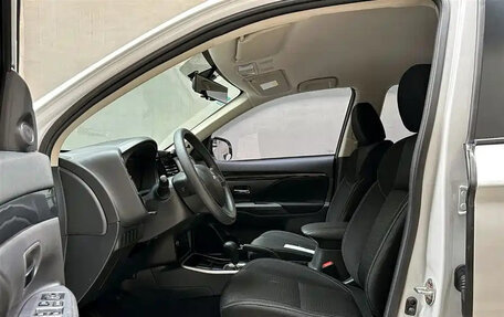 Mitsubishi Outlander III рестайлинг 3, 2022 год, 1 850 555 рублей, 5 фотография