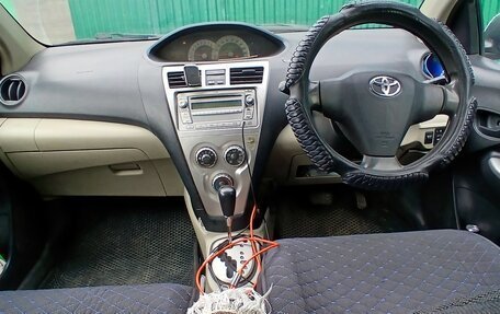 Toyota Belta, 2005 год, 290 000 рублей, 3 фотография